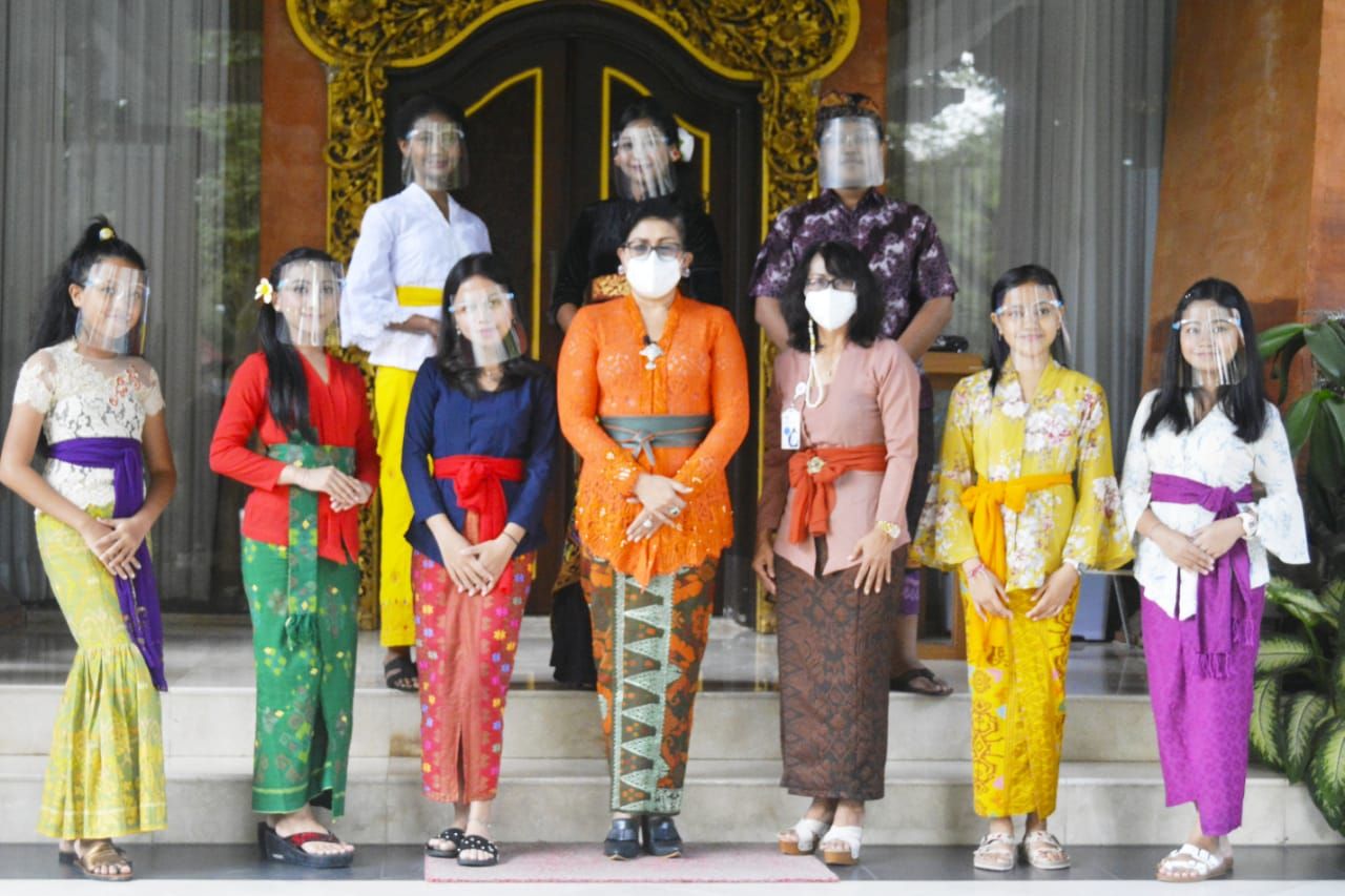 podiumnews.com-Ny. Putri Koster Ajak Seniman Muda Asah Kemampuan dan Pengalaman